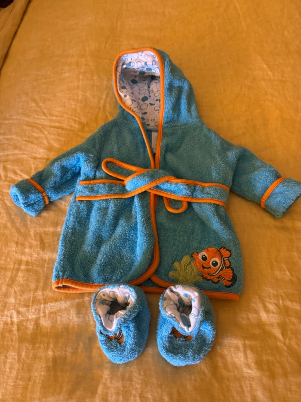 Disney Baby Nemo Light Blue Hooded Towel with Polka Dot Trim - size 0-9 months